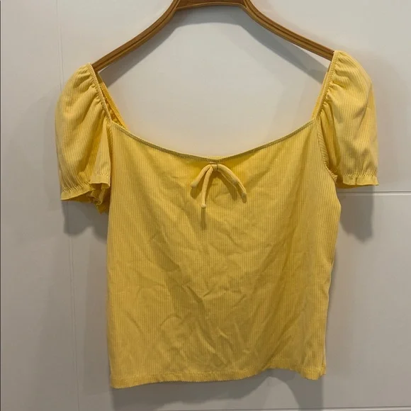 Sunday best Yellow Short-Sleeve Smocked Tie-Front Top size large - Picture 3 of 6